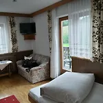 Traube 2* Karres